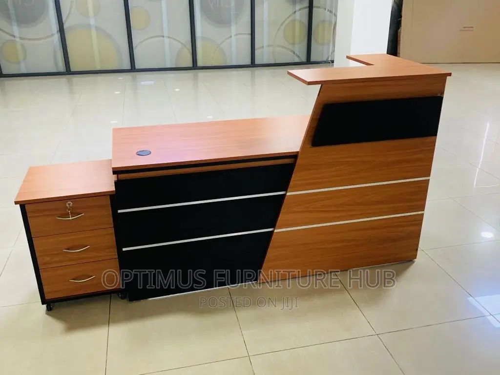 Reception Desk With Movable Drawer