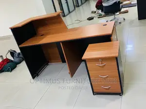 Reception Desk With Movable Drawer