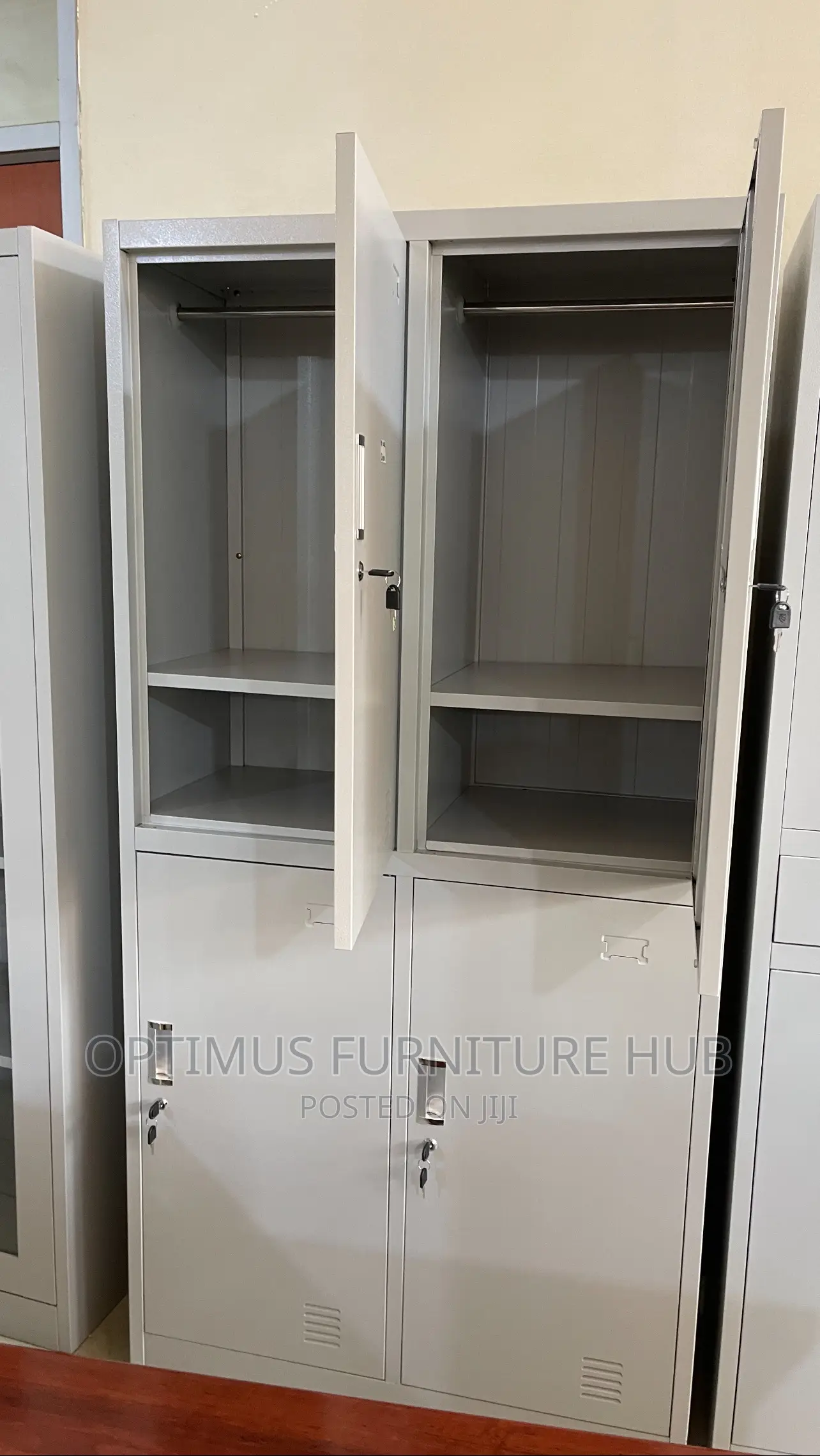 Locker (Metallic)