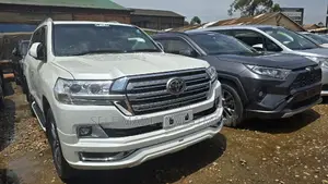 Toyota Land Cruiser 2017 White