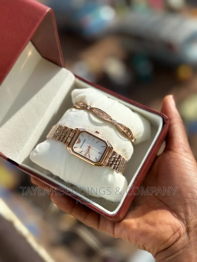 Emporio Armani
Analogue Watch With Metallic Strap