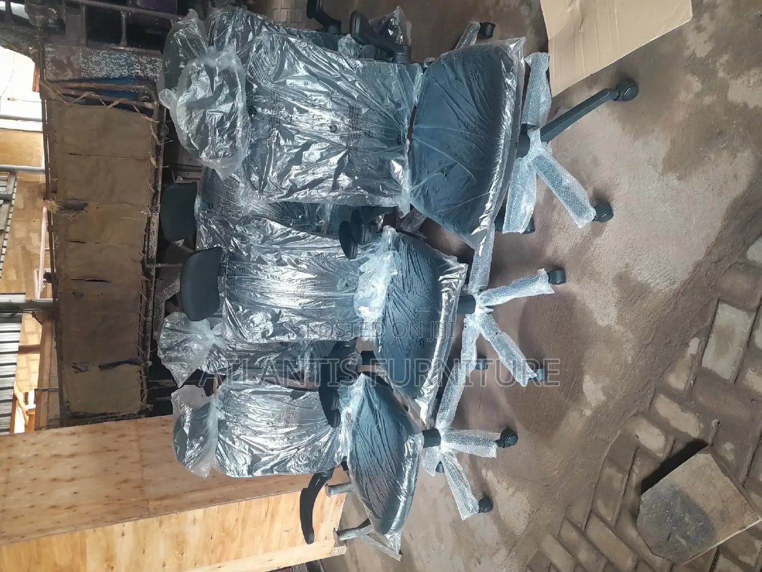 Black Colour and Movable Hands Office Chair