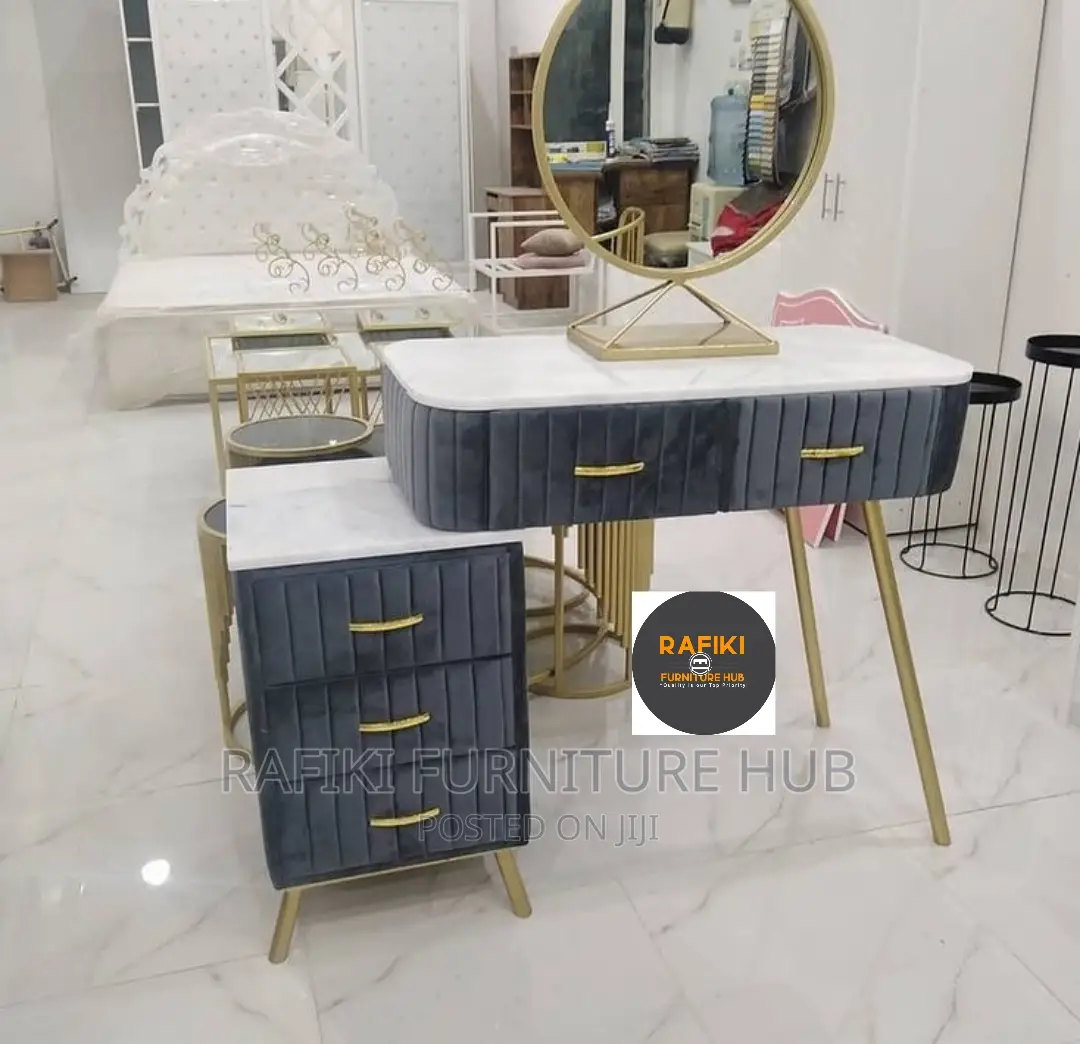Dressier Table