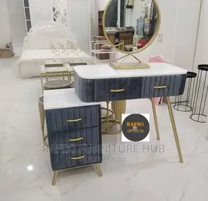 Dressier Table