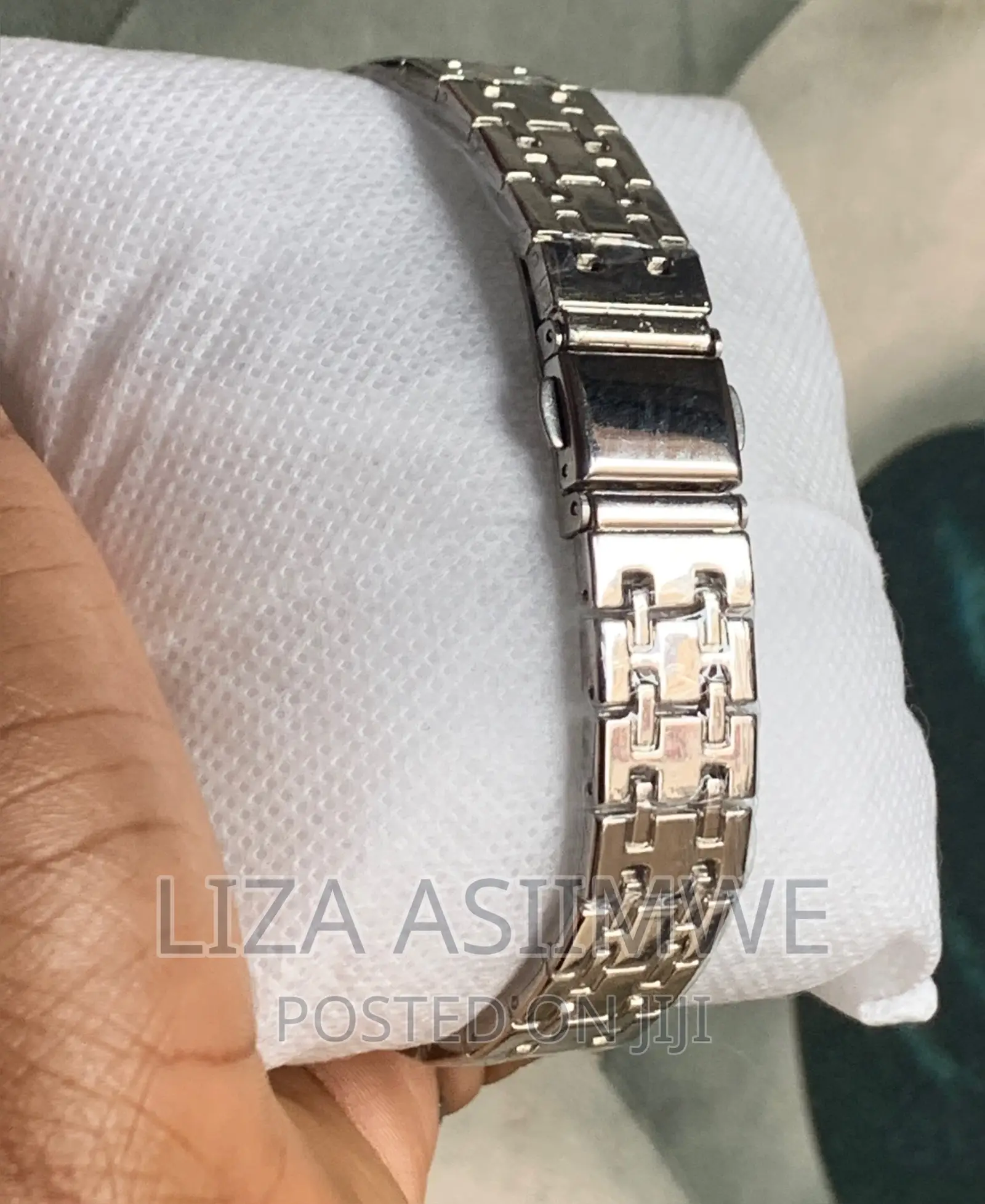 Lady’S Simple and Elegant Watches