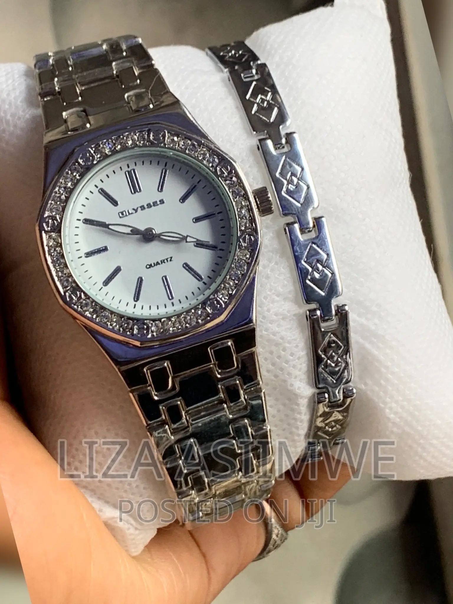 Lady’S Elegant Watches With a Bracelet