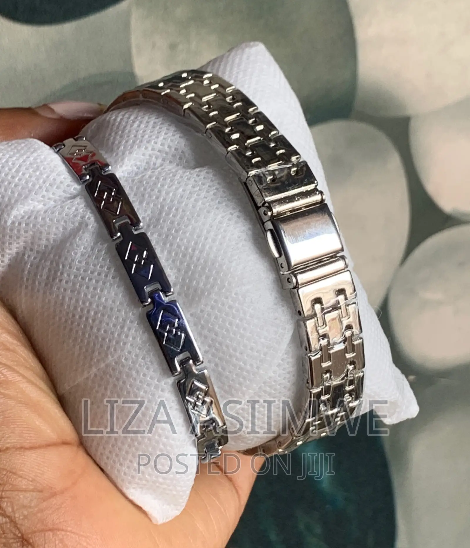 Lady’S Elegant Watches With a Bracelet