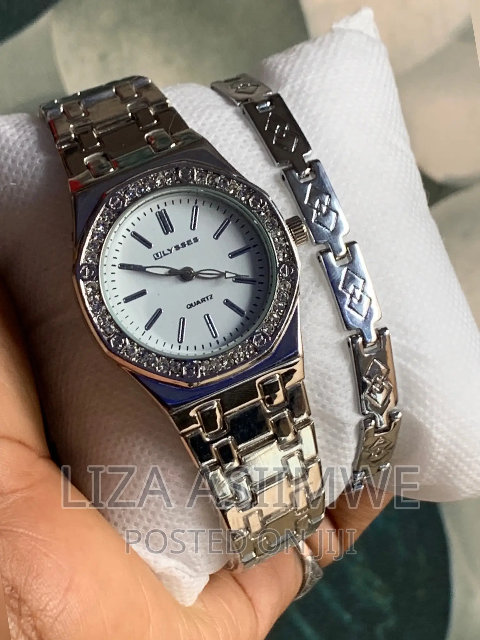 Lady’S Elegant Watches With a Bracelet