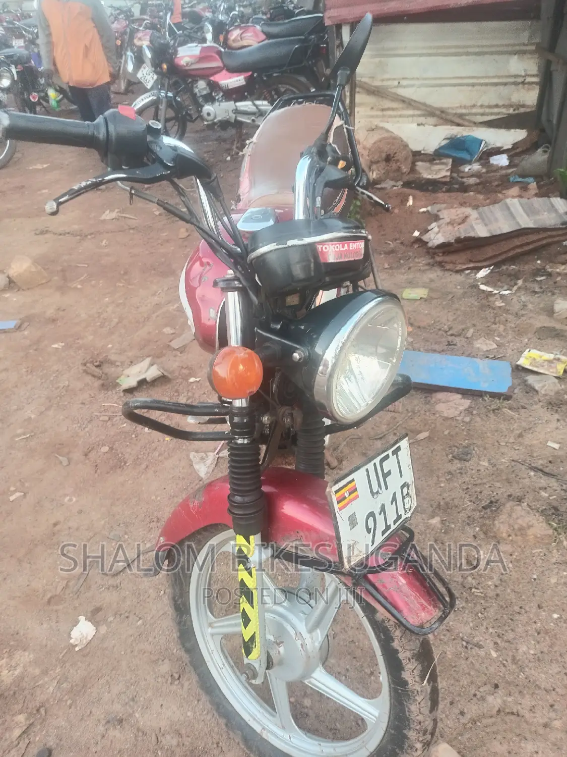 TVS HLX 125 2023 Red