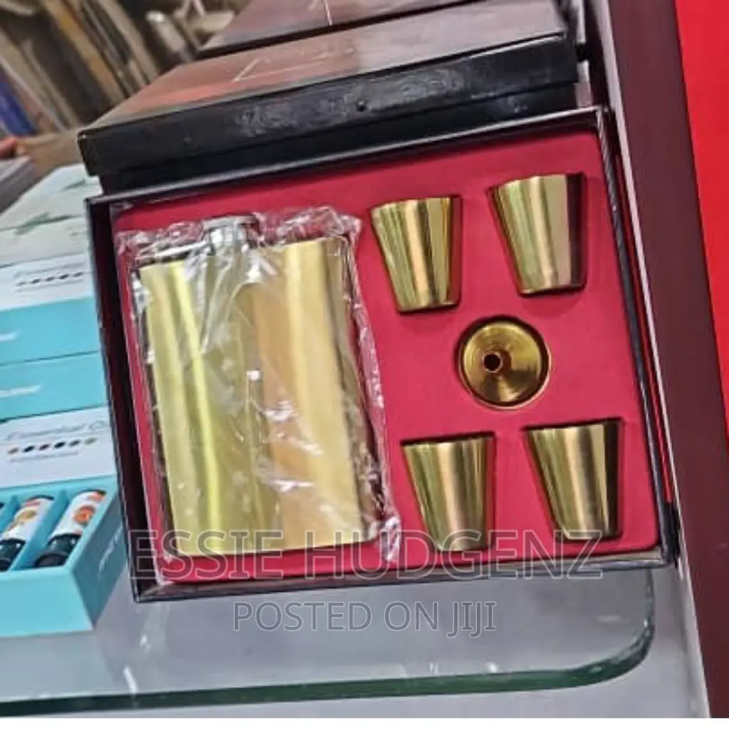Hipflask With Small Cups