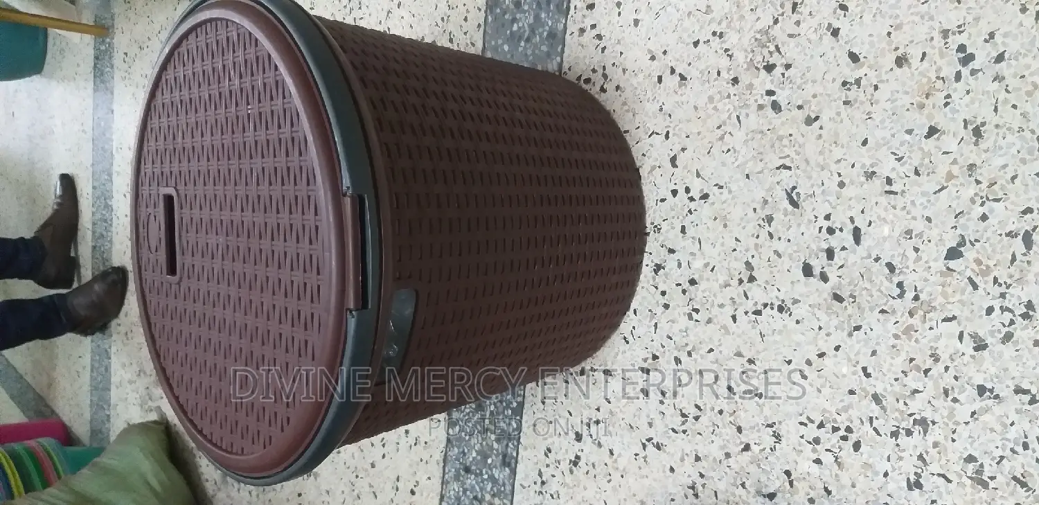 Laundry Basket With Cover