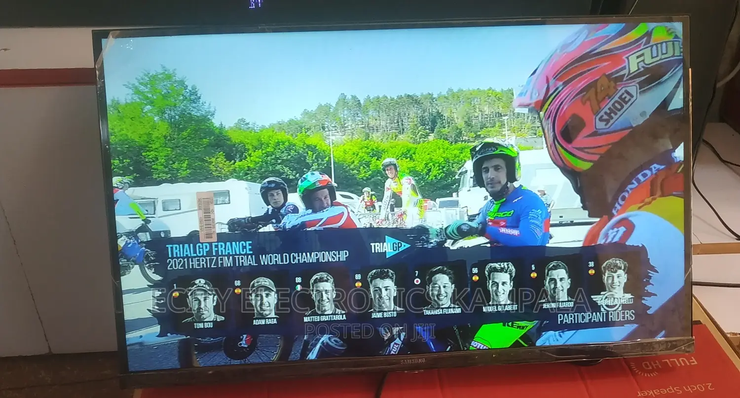 It's 32"Inch Samsung Digital