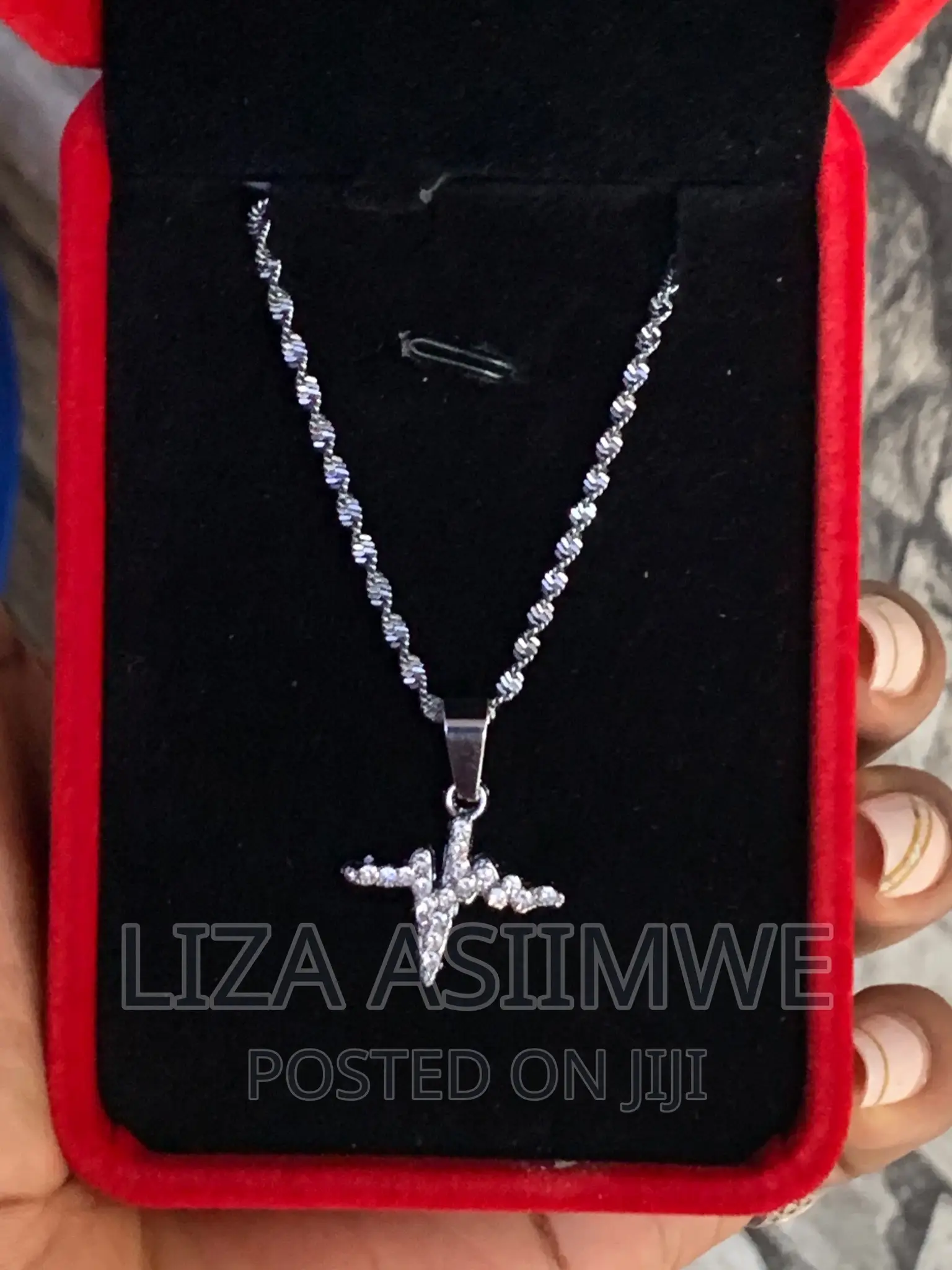 Lady’S Necklaces With a Lifeline Pendant