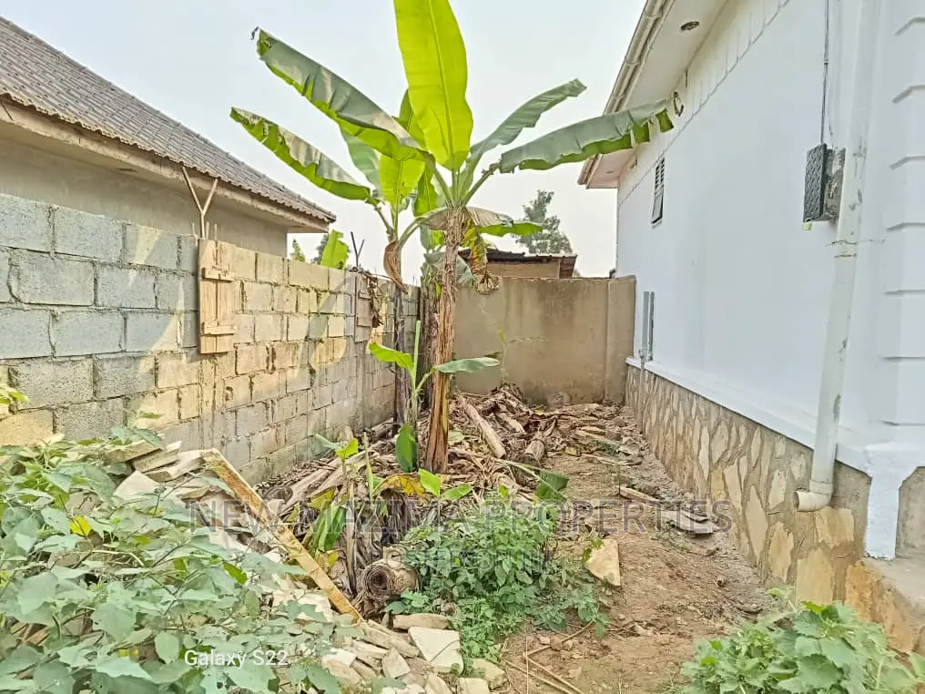 2bdrm House in Bulenga Near Forest, Division A for sale
