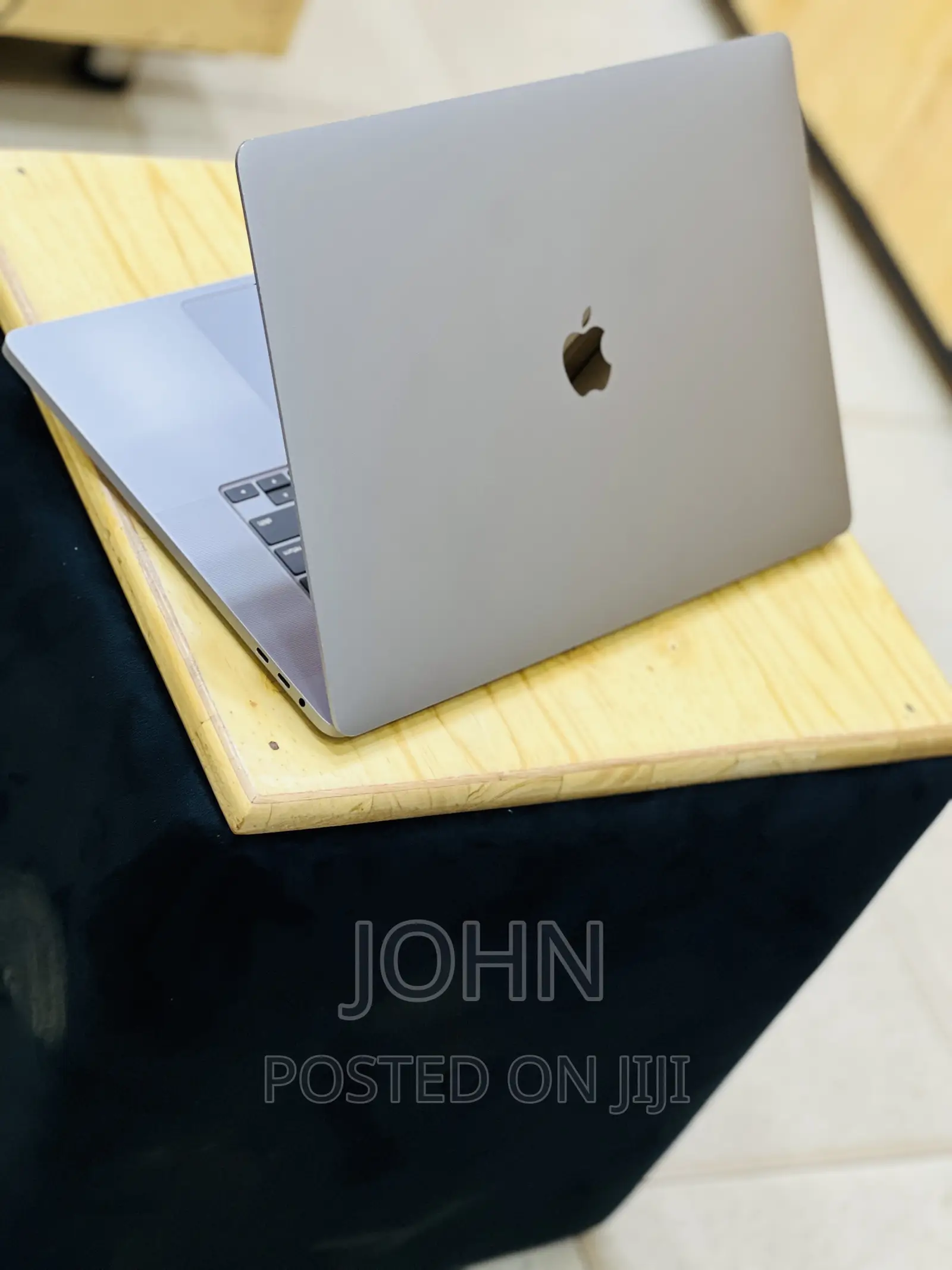 Laptop Apple MacBook Pro 2019 16GB Intel Core i7 SSHD (Hybrid) 512GB