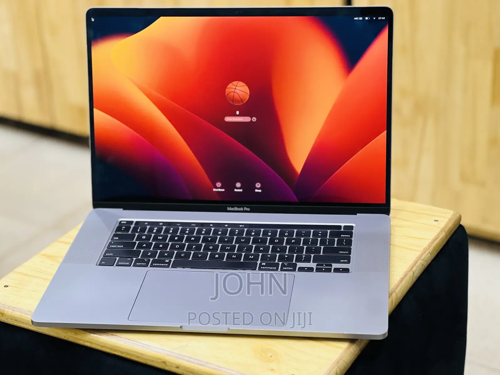 Laptop Apple MacBook Pro 2019 16GB Intel Core i7 SSHD (Hybrid) 512GB