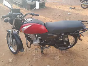 Yamaha Crux 2022 Red