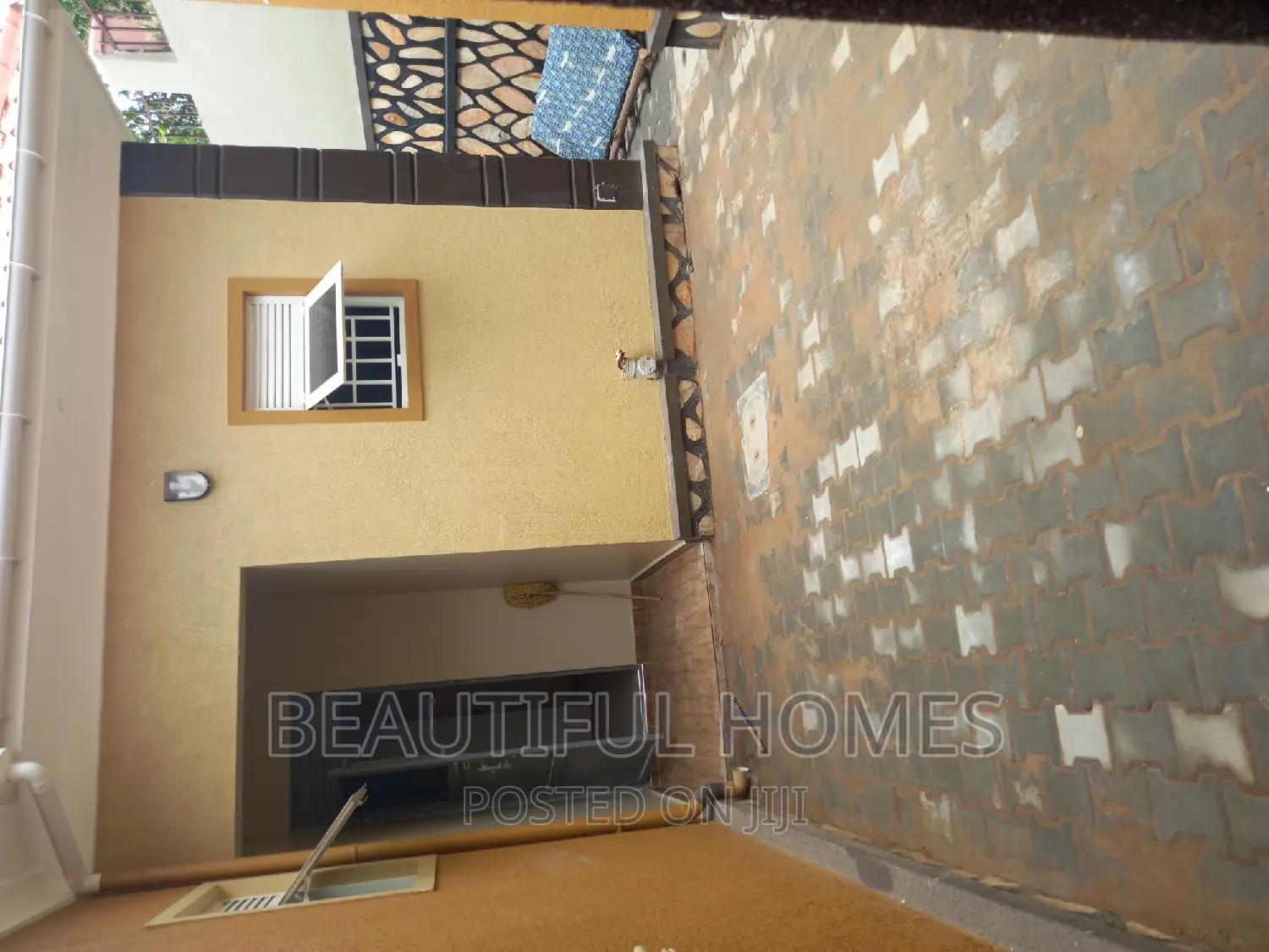 Furnished 4bdrm House in Kira for sale