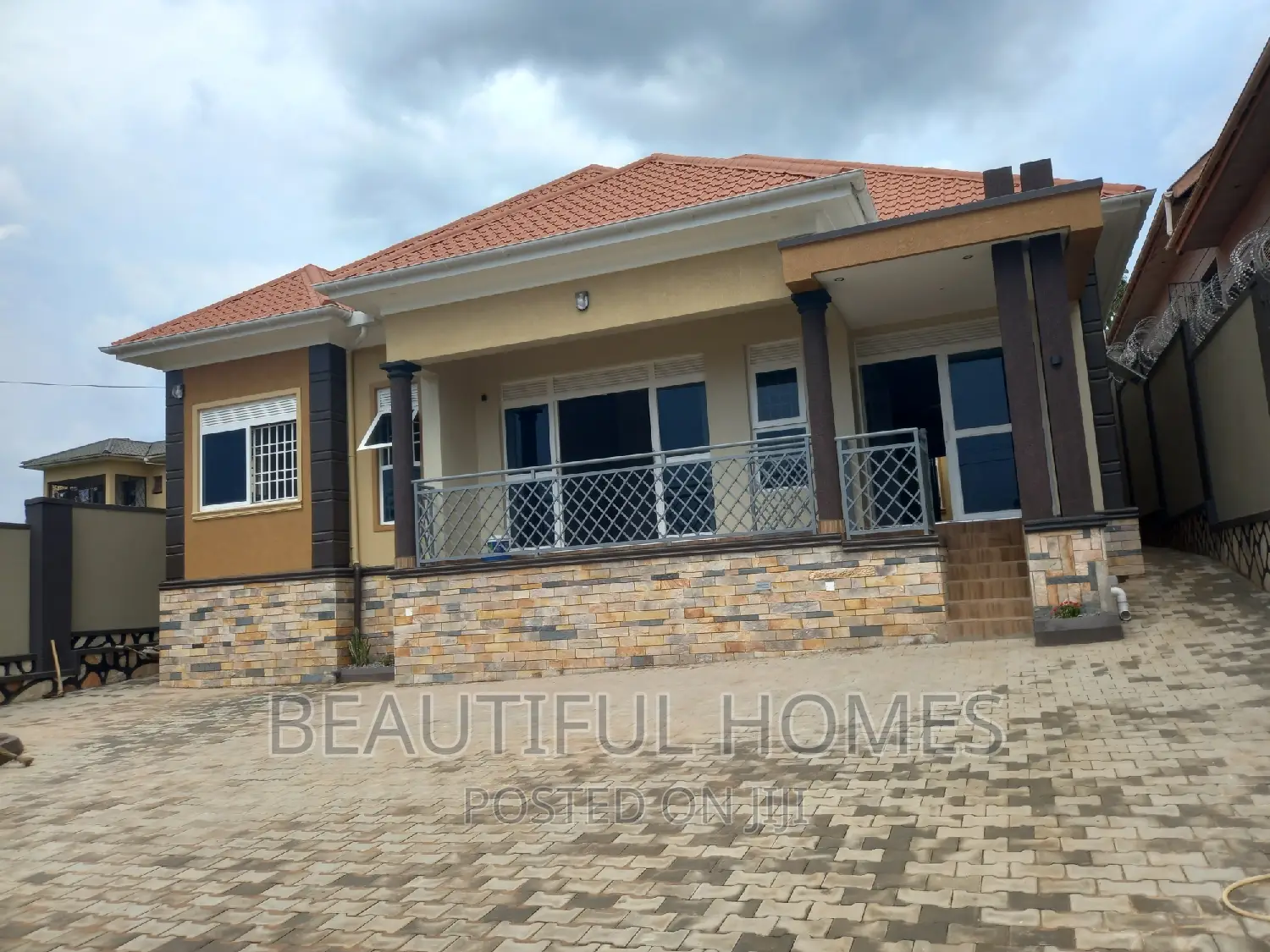 Furnished 4bdrm Bungalow in Kira for sale