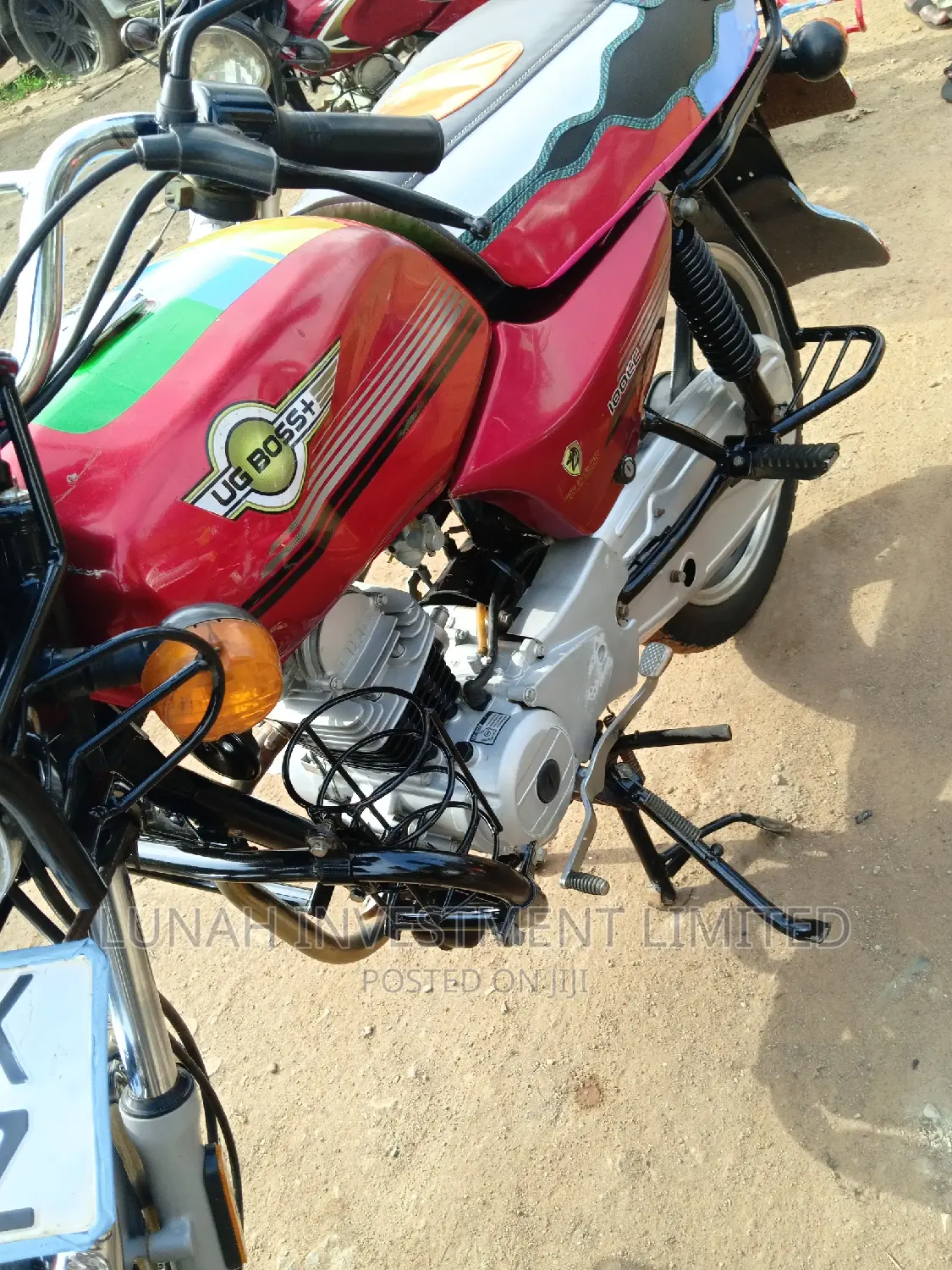 Bajaj Boxer BM100ES 2022 Red