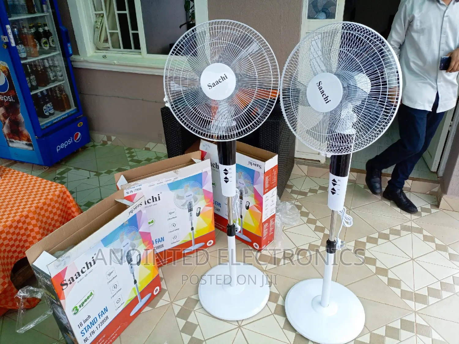 Sachi Stand Fans With a Remote Control