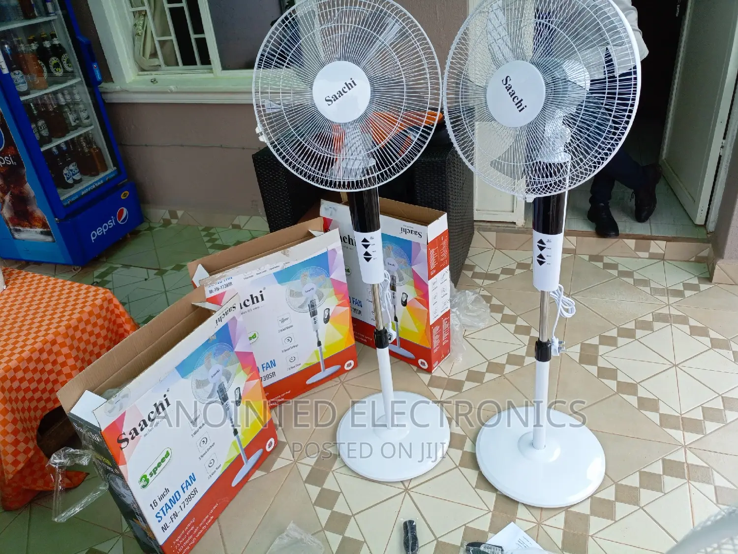 Sachi Stand Fans With a Remote Control