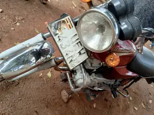 Bajaj Boxer 100 2022 Red
