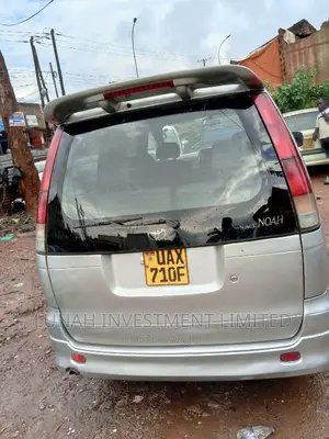 Toyota Noah 2010 White