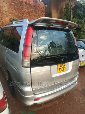 Toyota Noah 2003 Silver