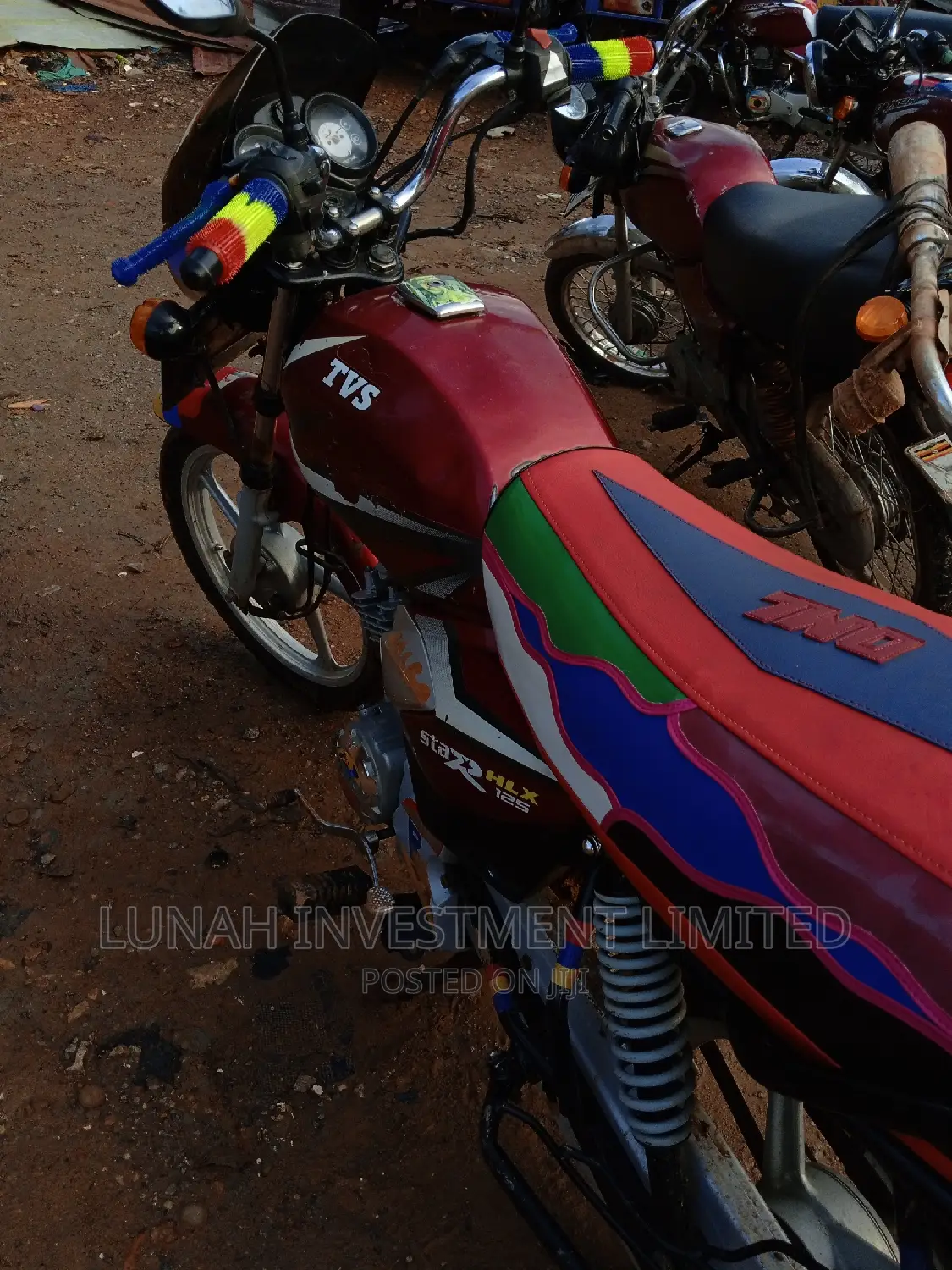 TVS HLX 125 2023 Red