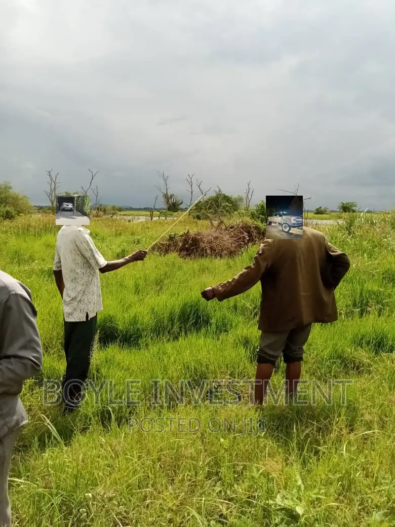 100acres at Nakasongola Lukoge