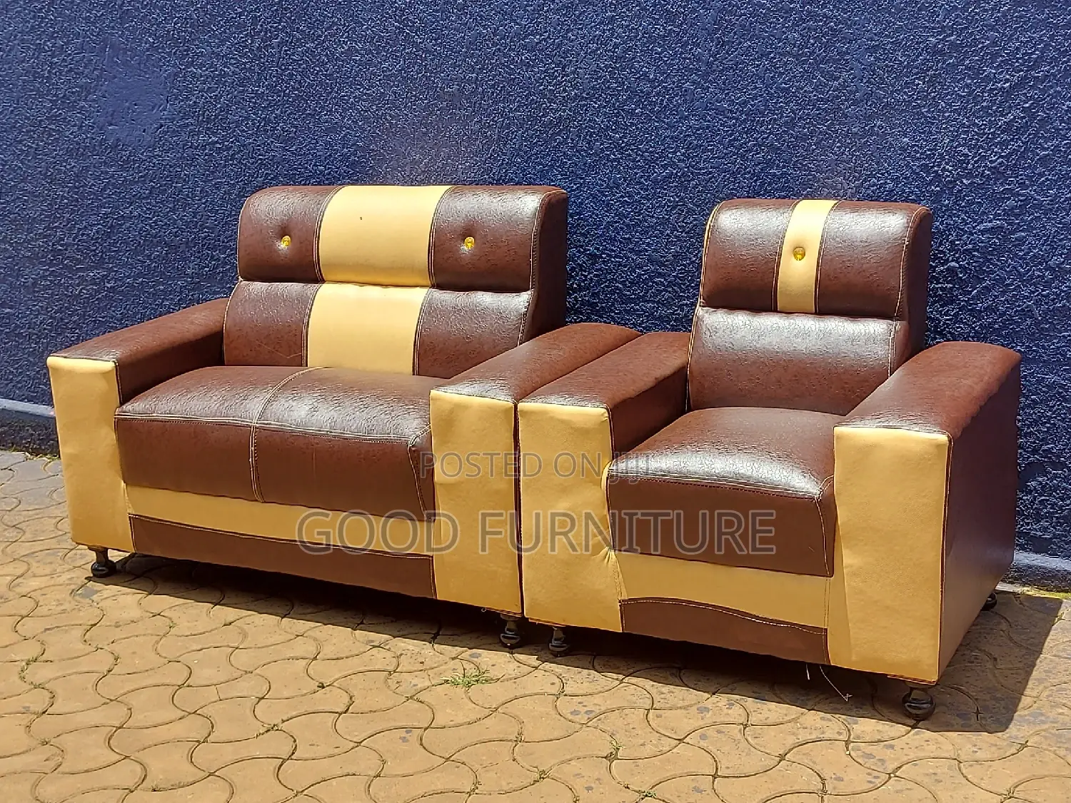 MESMERISING Three Seaters Sofas