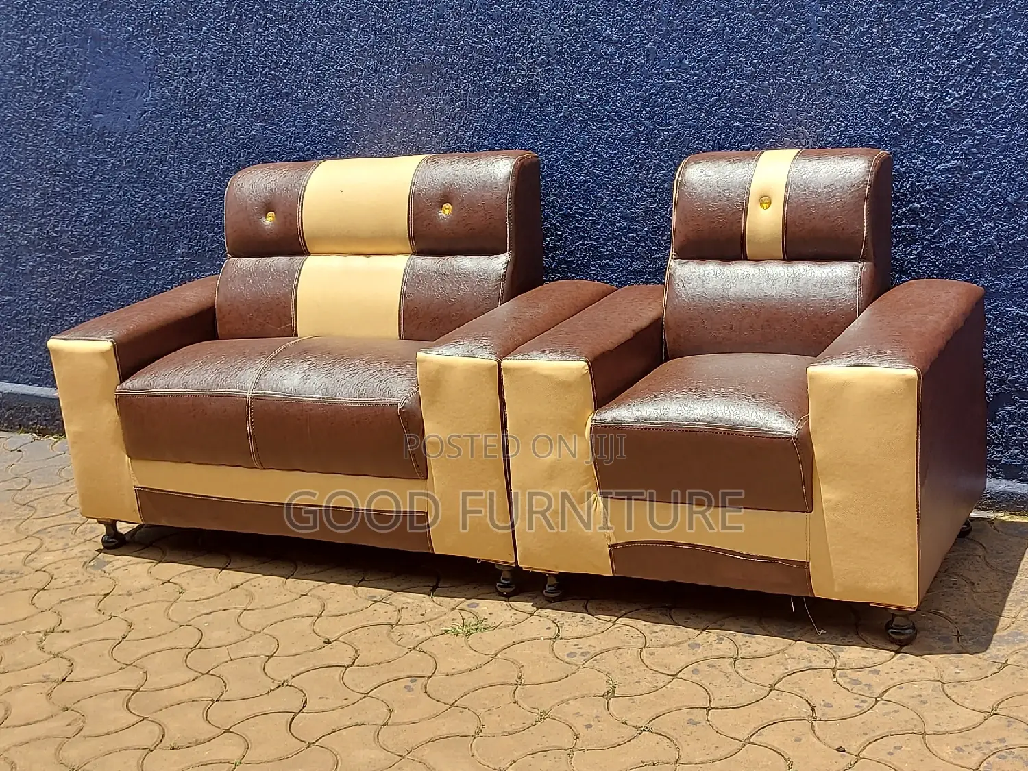 MESMERISING Three Seaters Sofas