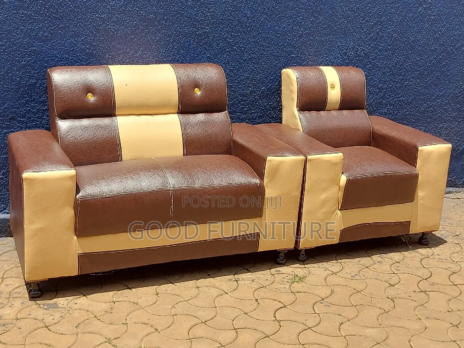 MESMERISING Three Seaters Sofas
