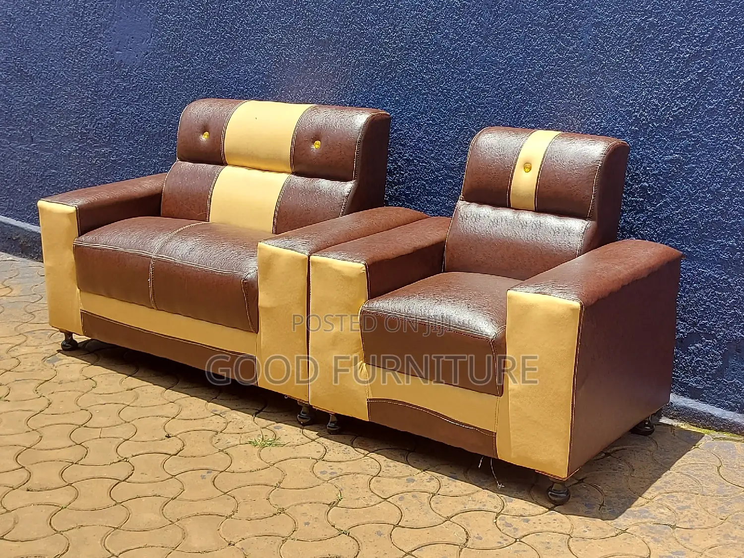 MESMERISING Three Seaters Sofas