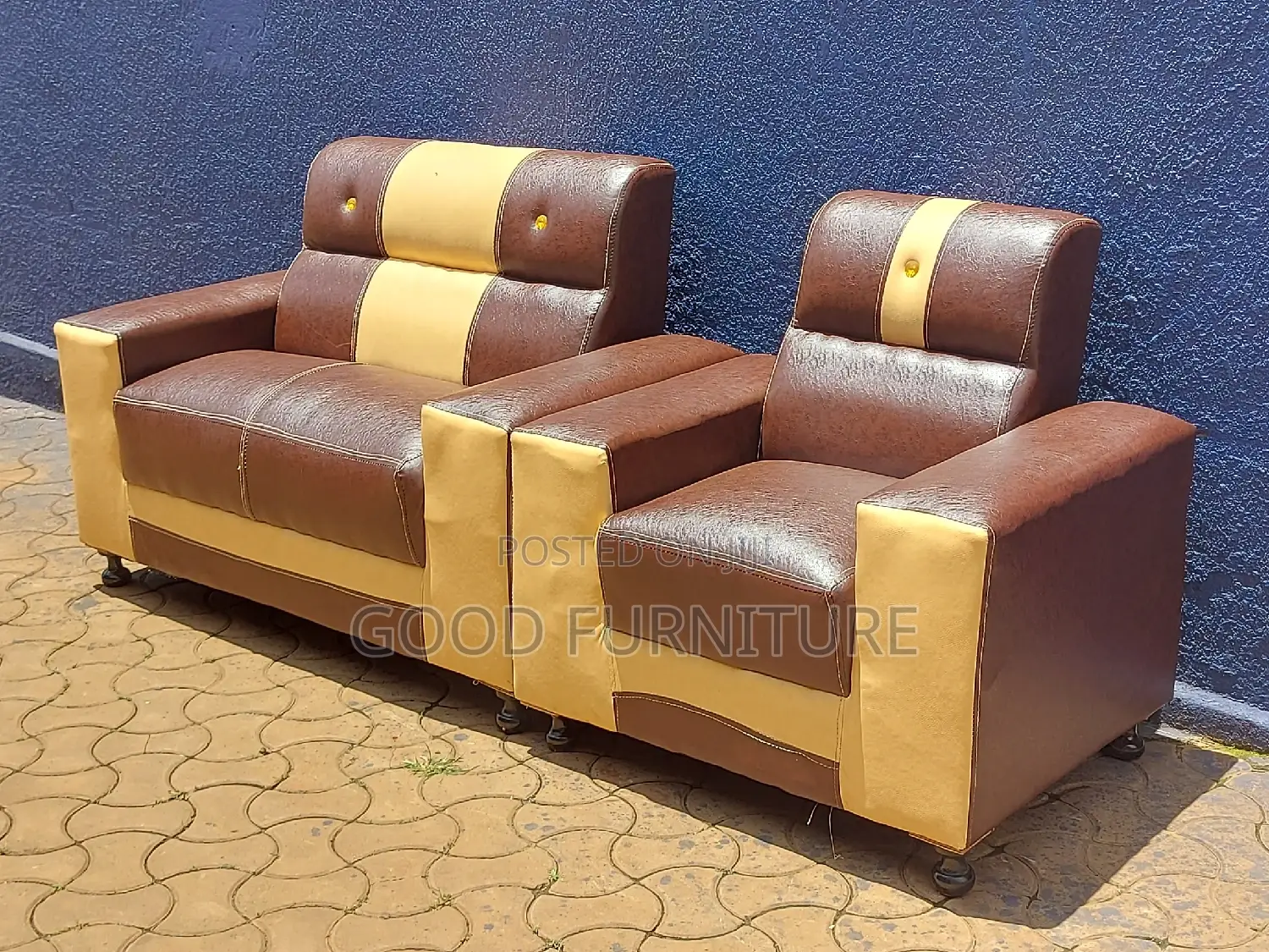 MESMERISING Three Seaters Sofas