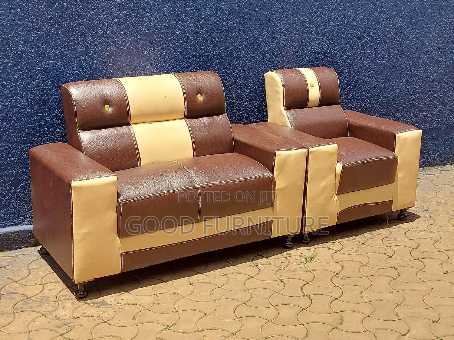 MESMERISING Three Seaters Sofas