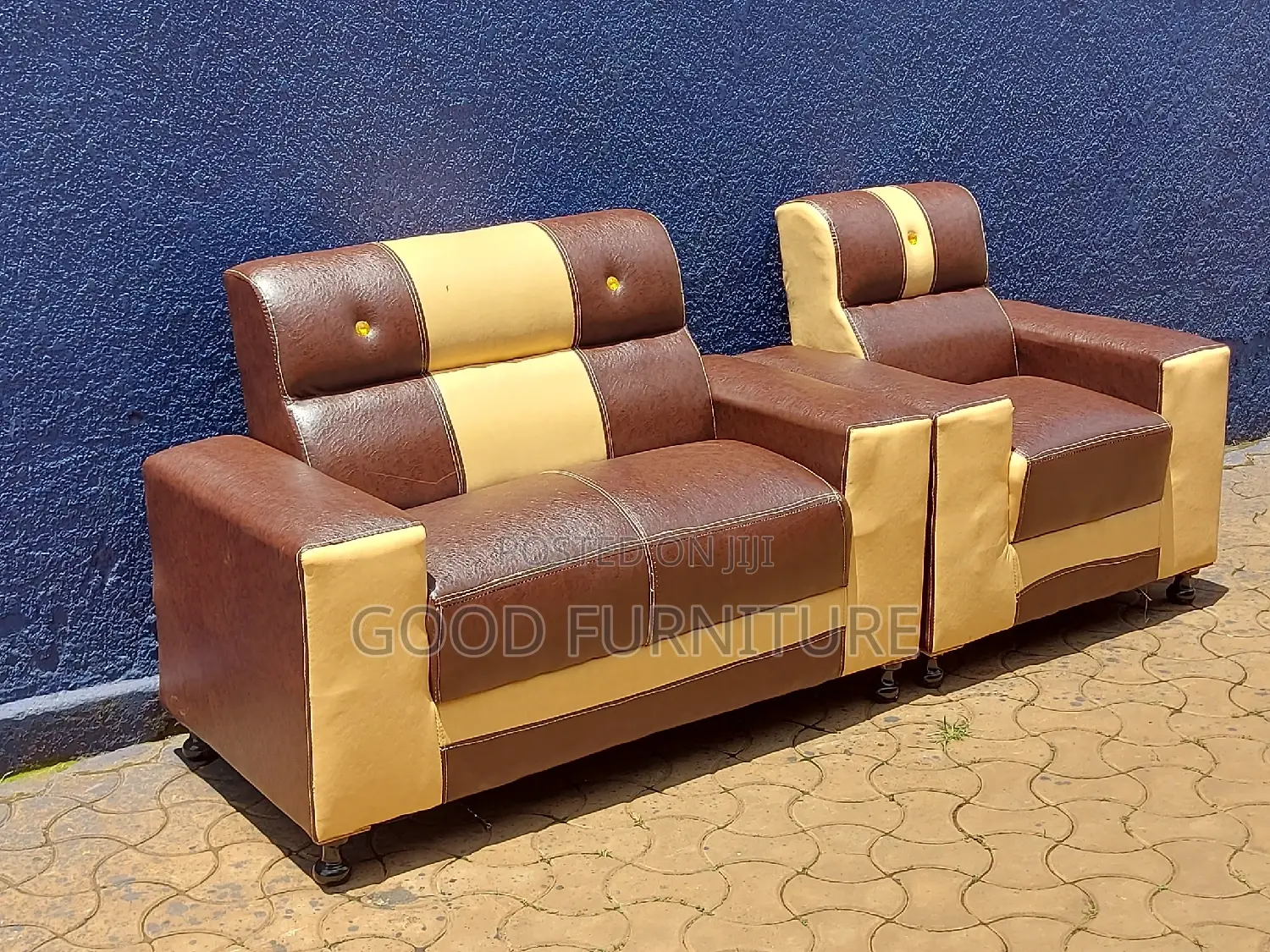 MESMERISING Three Seaters Sofas
