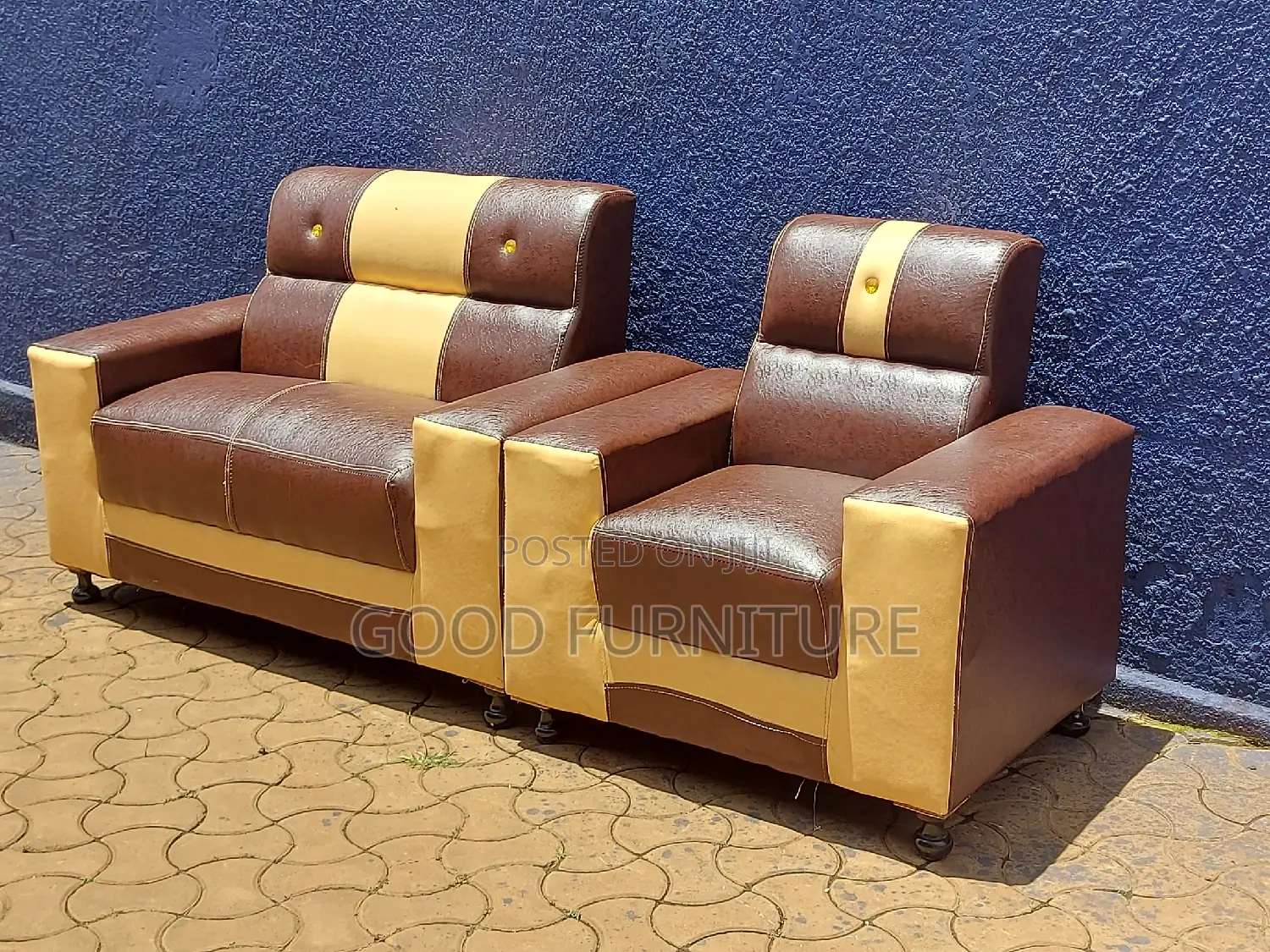 MESMERISING Three Seaters Sofas
