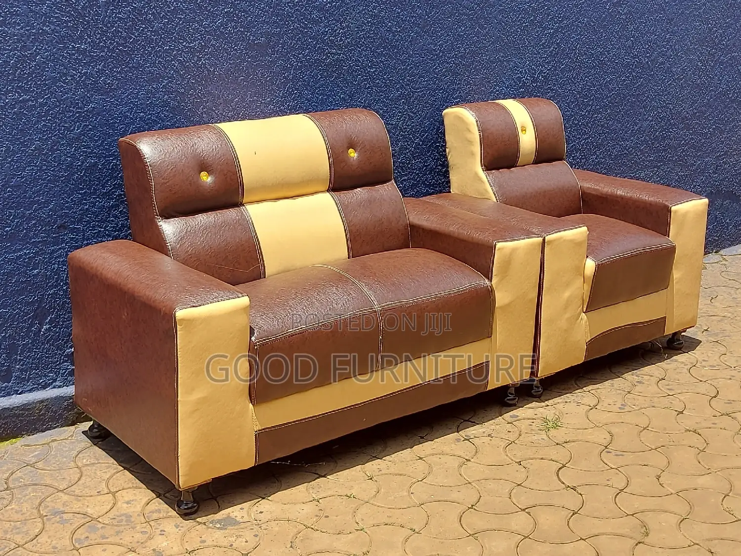 MESMERISING Three Seaters Sofas