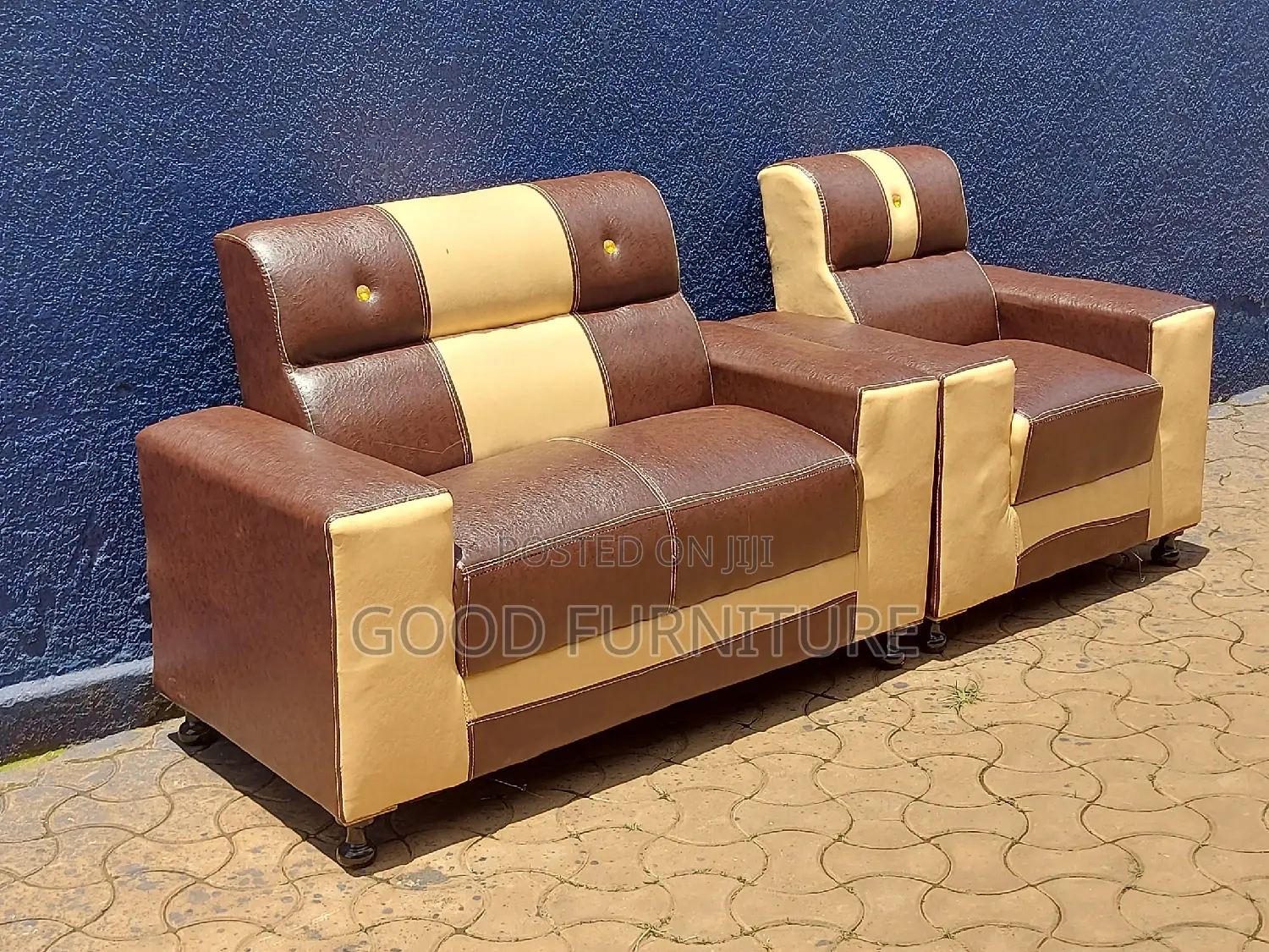 MESMERISING Three Seaters Sofas