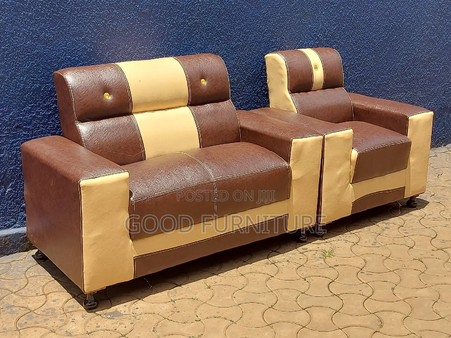 MESMERISING Three Seaters Sofas