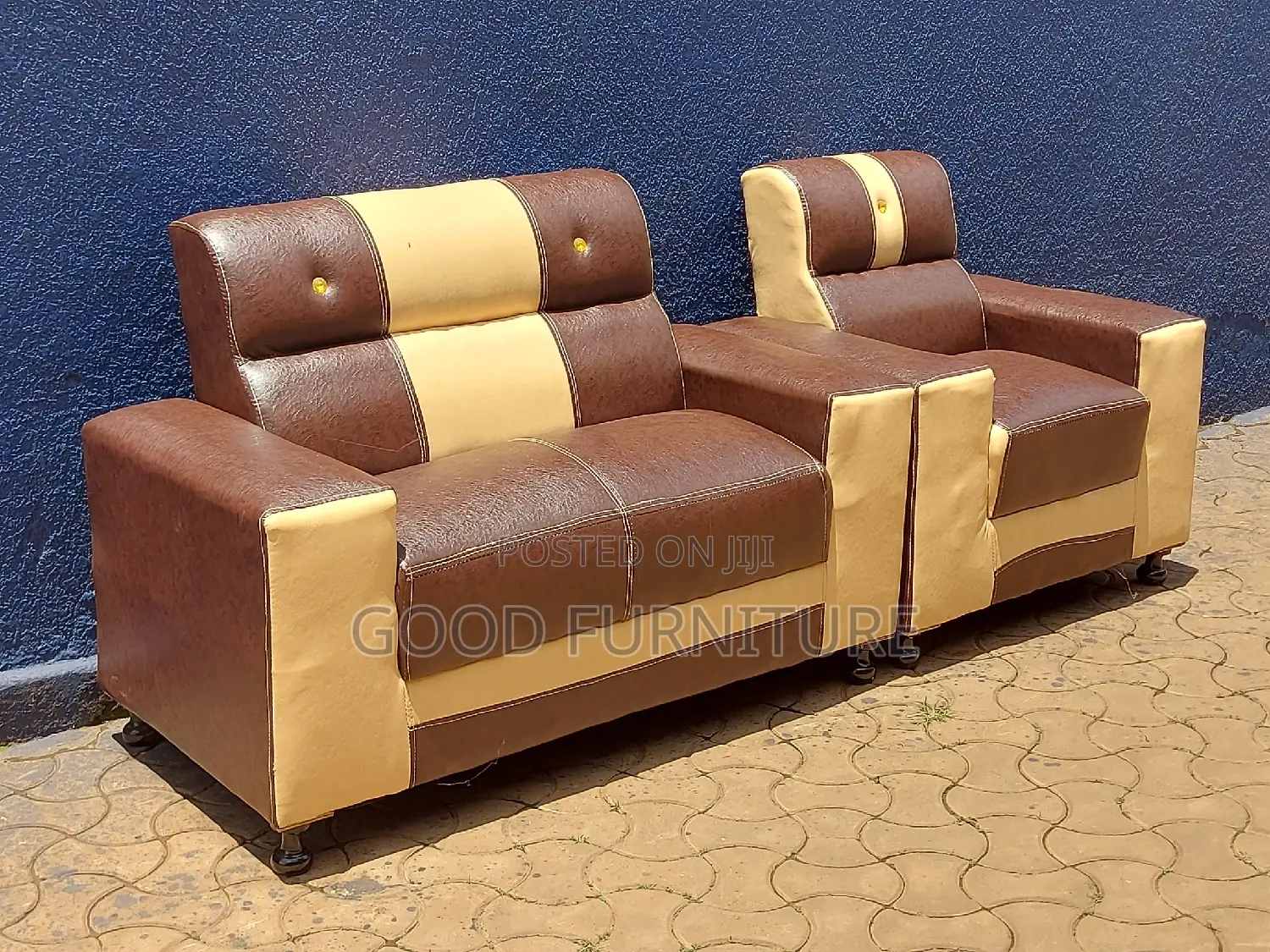 MESMERISING Three Seaters Sofas