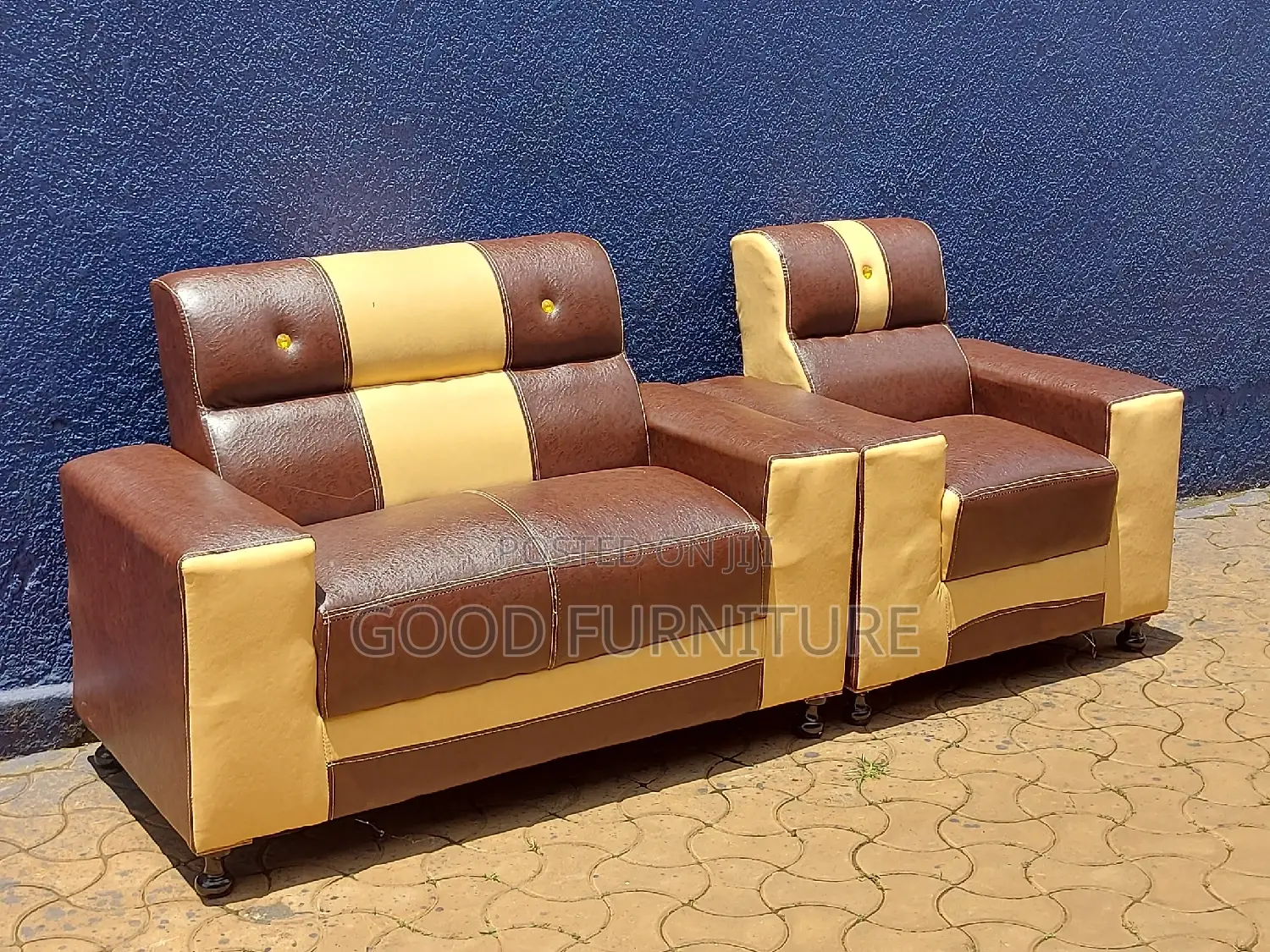 MESMERISING Three Seaters Sofas