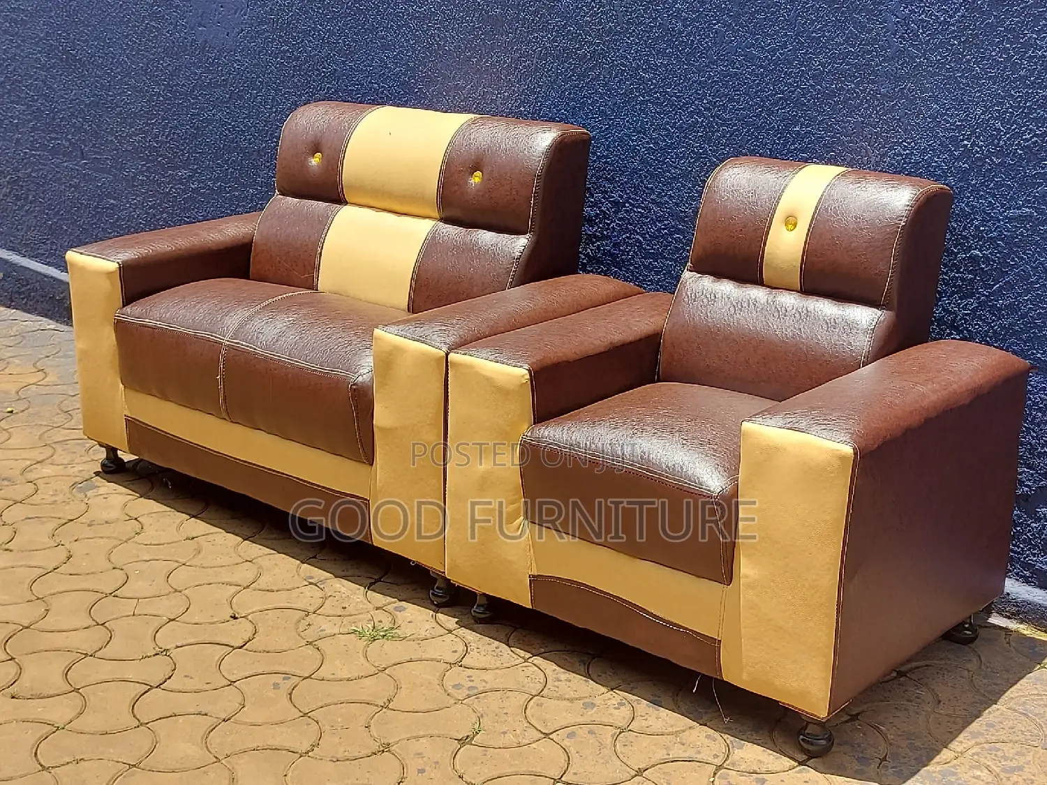 MESMERISING Three Seaters Sofas
