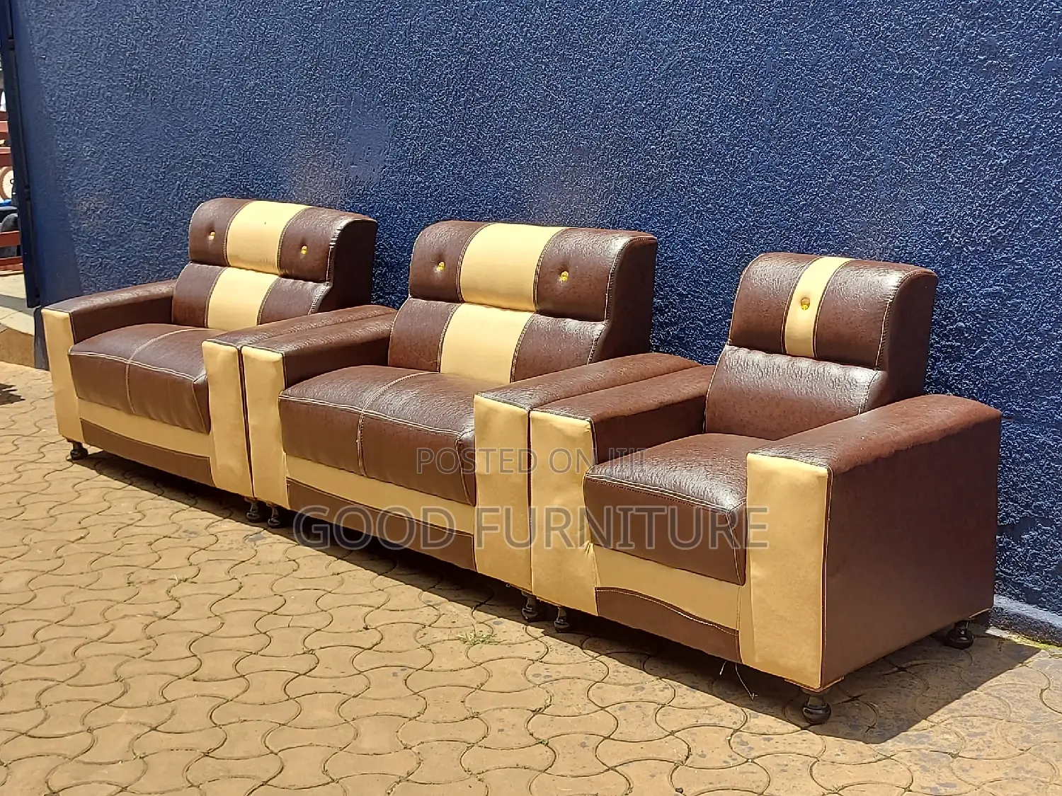 IMPRESSIVE Five Seaters Sofas