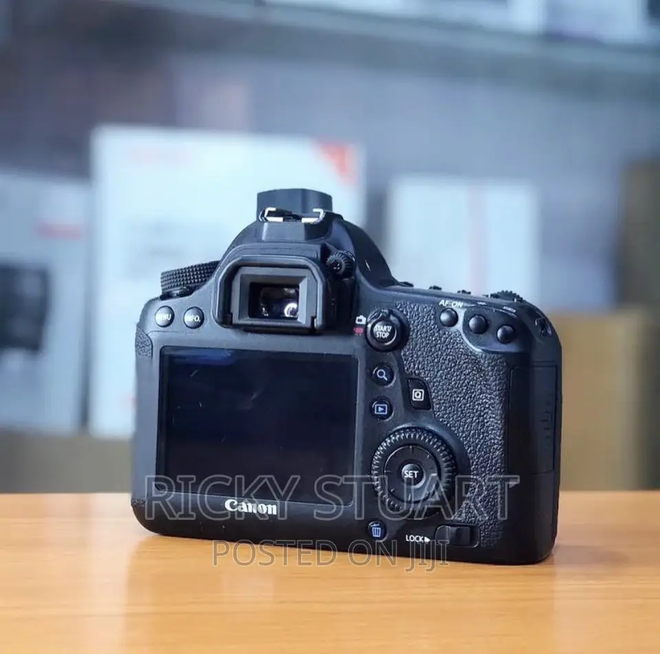 Canon 6D With 3.0-Inch LCD (Body Only)