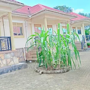8bdrm House in Kyengera Nsangi, Division A for sale