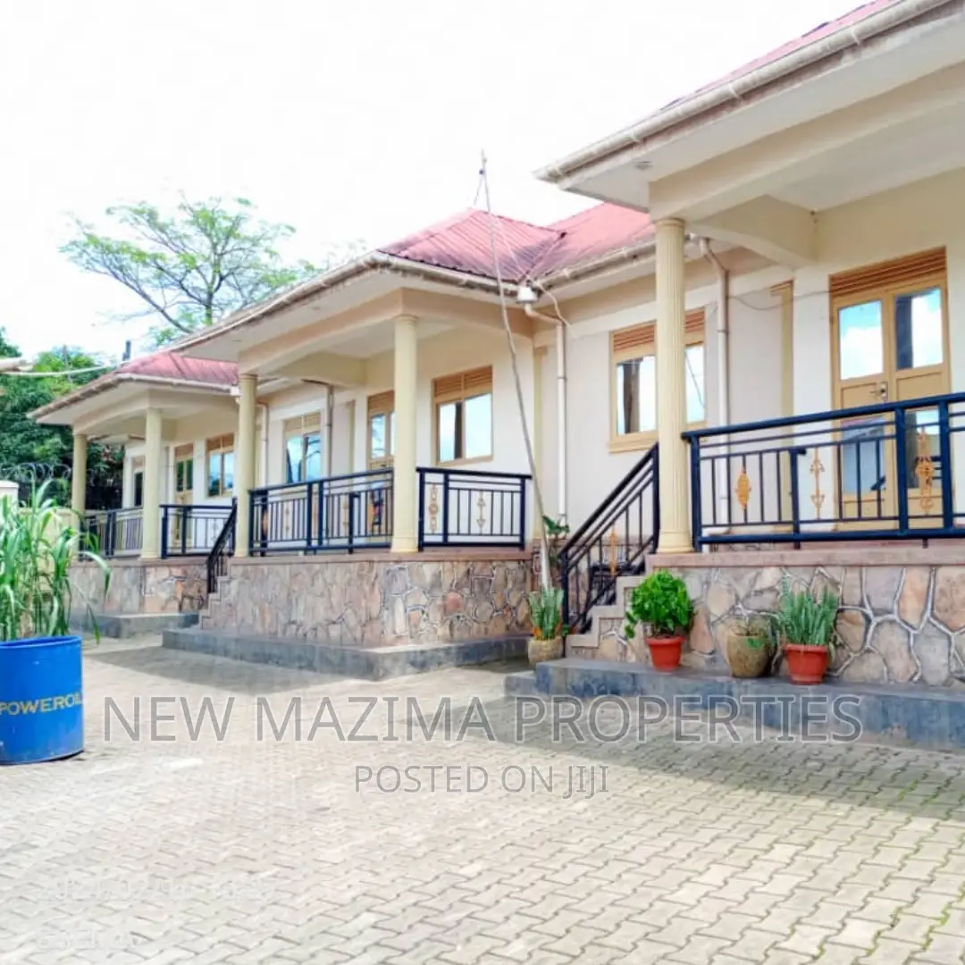 8bdrm House in Kyengera Nsangi, Division A for sale