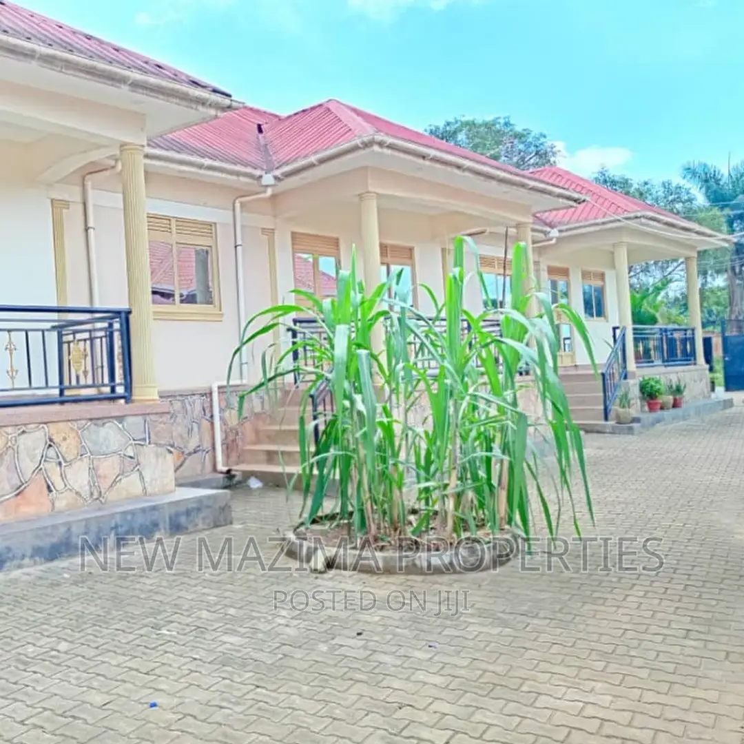 8bdrm House in Kyengera Nsangi, Division A for sale